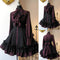 Robe victorienne bordeaux et noire — lavallière, volants et esprit Lolita