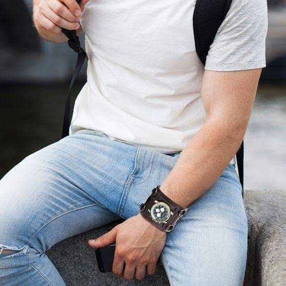 Montre Aviateur Homme sur un jeune homme | Steampunk-Store