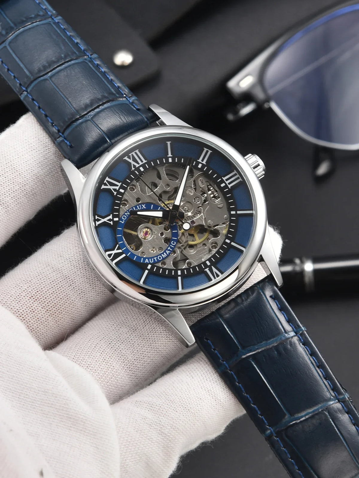 Reloj Esqueleto para Hombre con Números Romanos — esfera y correa