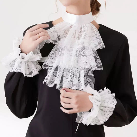 Jabot Victorien Femme avec Poignets - Dentelle Noire et Blanche