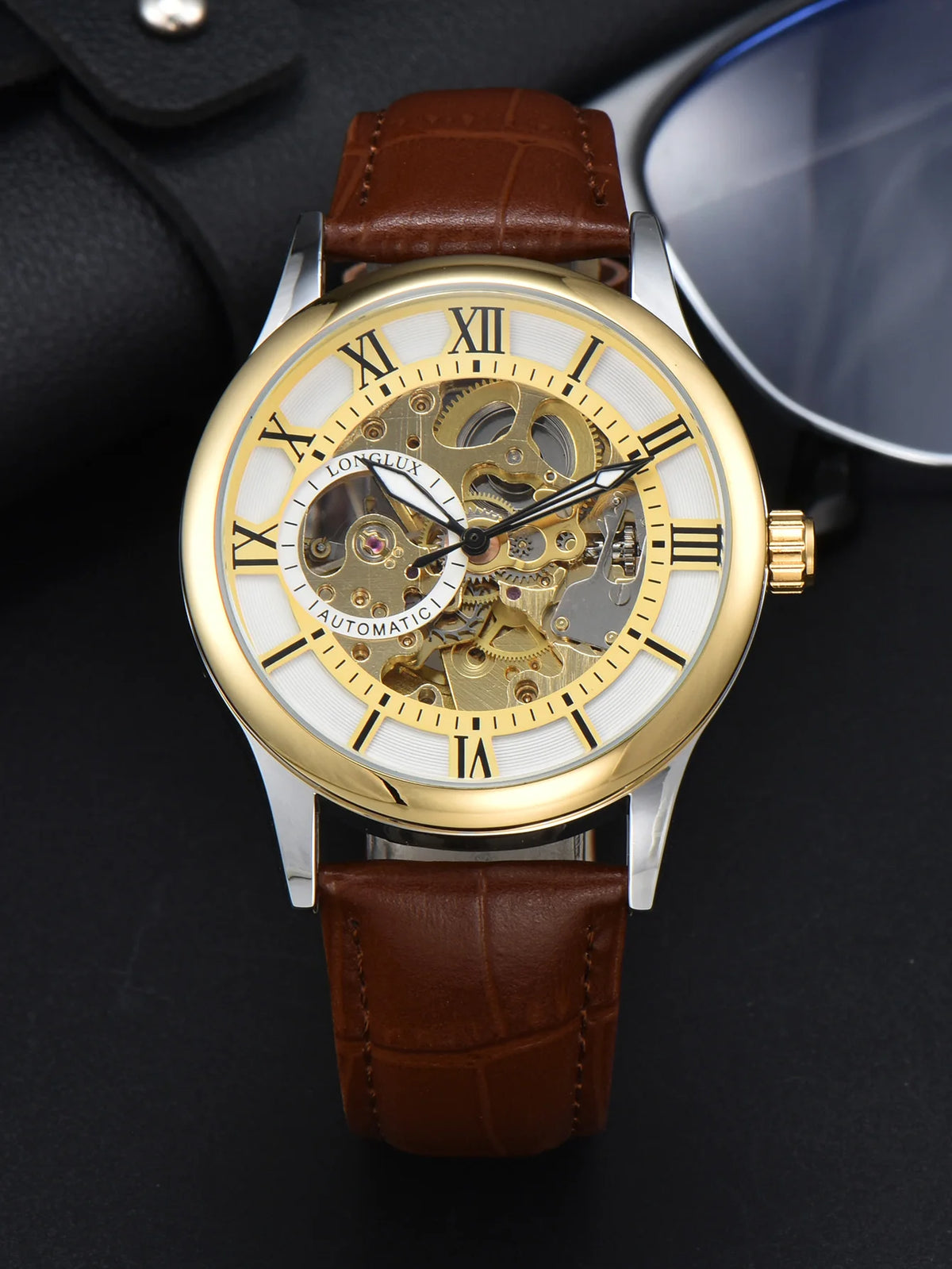 Reloj Esqueleto para Hombre con Números Romanos — Plateado y dorado, esfera blanco