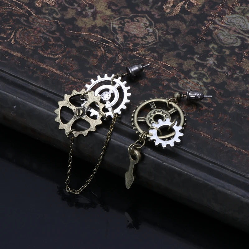 Boucles d’oreilles Steampunk Antique — Engrenages et chaîne bronze - Vue rapprochee