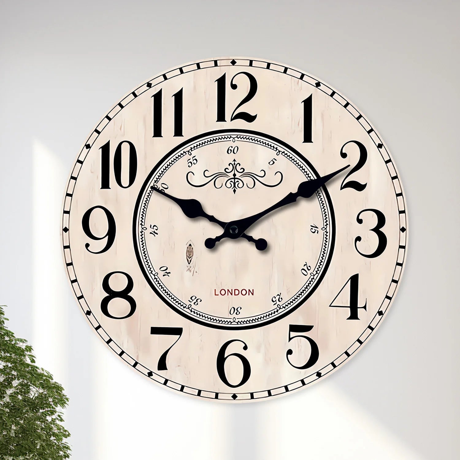 Horloge Londres Vintage en Bois - détail de la finition 7