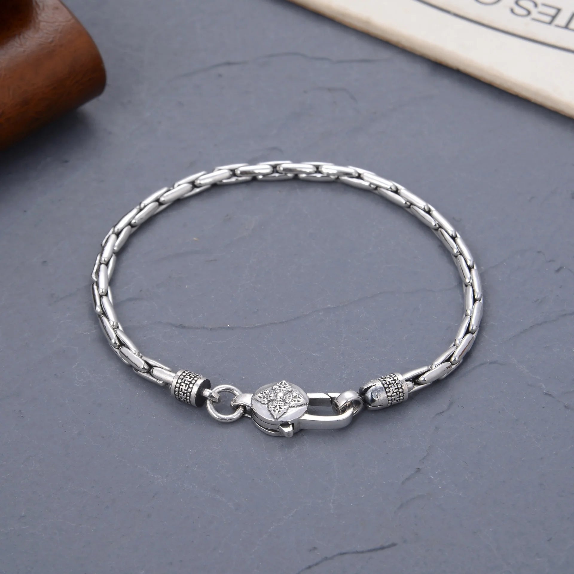 Bracelet Vajra Mantra Homme en Argent S925 - détail de la matière 13