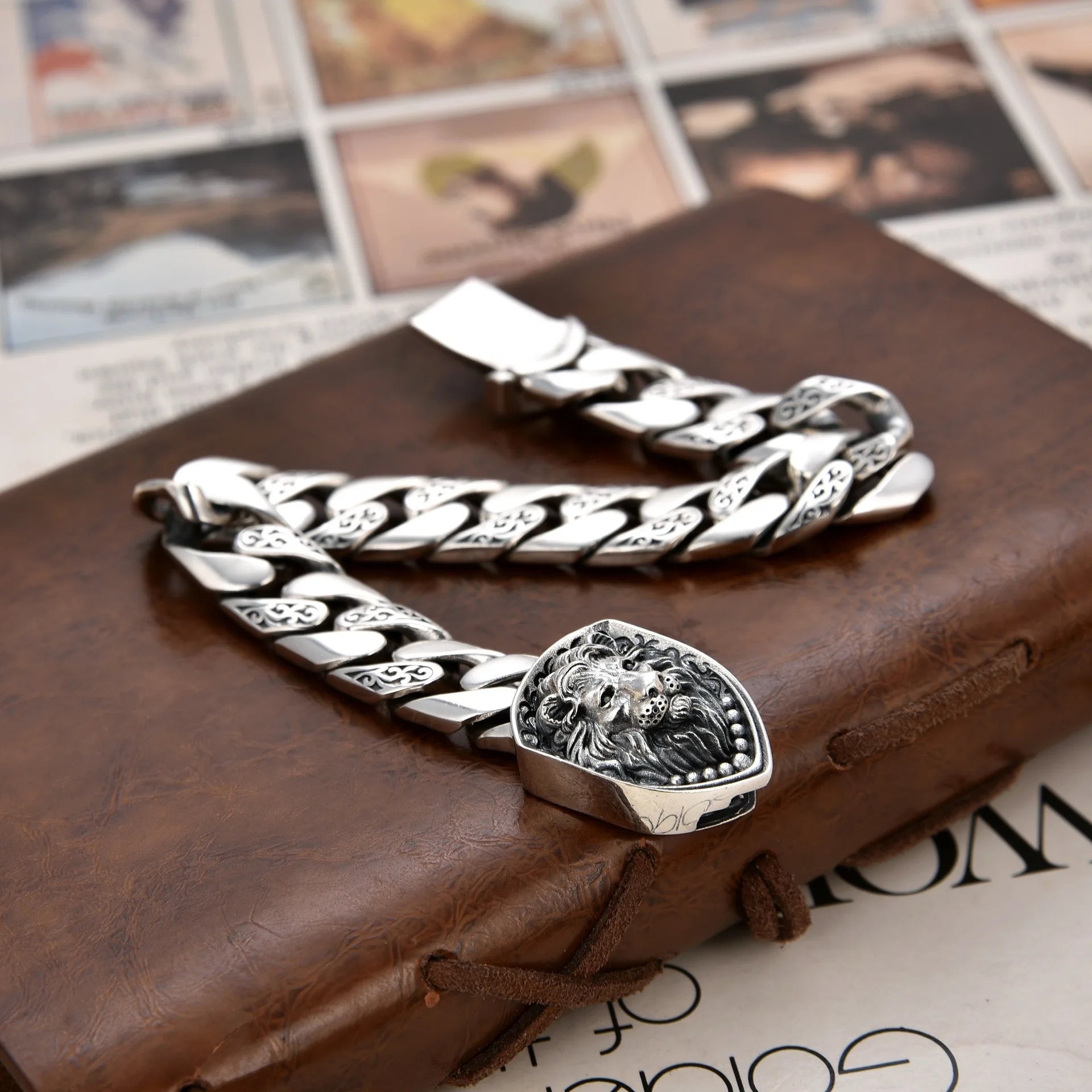 Bracelet Lion Vintage Homme en Argent S925 - porté au poignet 4