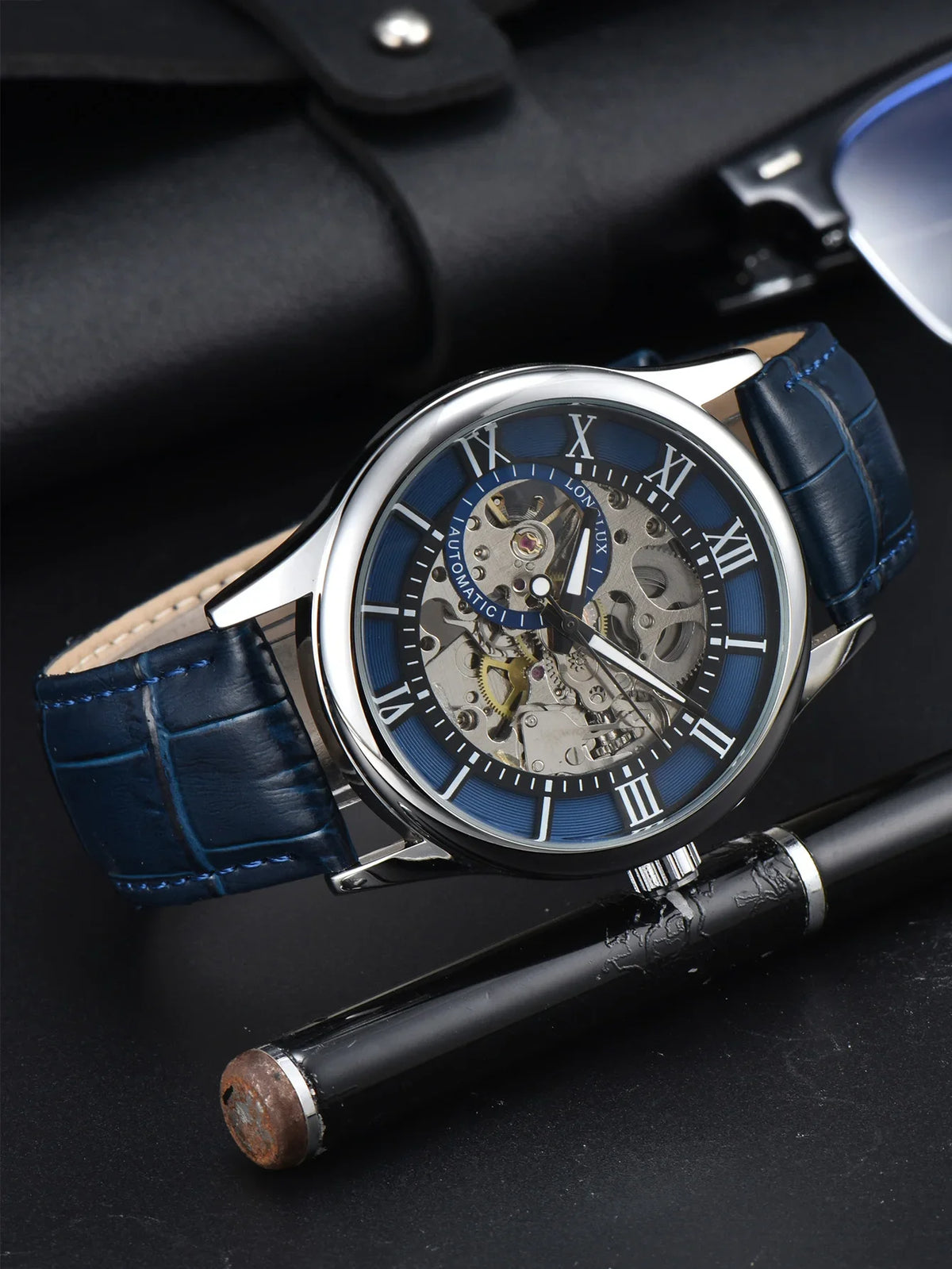 Reloj Esqueleto para Hombre con Números Romanos — esfera y correa