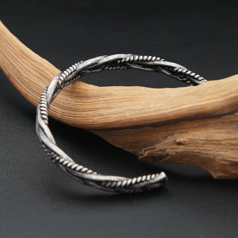 Bracelet Viking Torsadé - Jonc Acier Homme - porté au poignet 4
