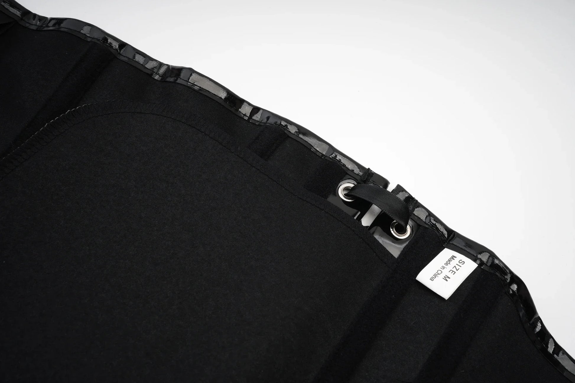 Corsé Punk de PVC con Hebillas - Negro o Rojo - detalle 9