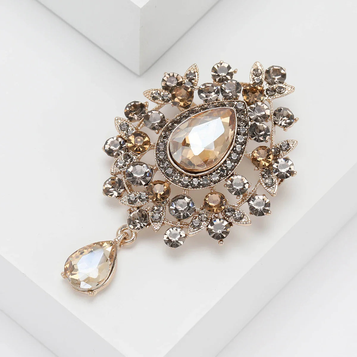 Broche vintage de oro 18kt. con diamantes Broche vintage de oro 18kt. con diamantes