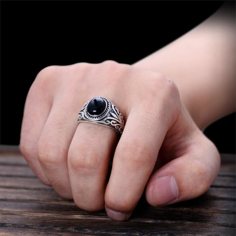 Bague Homme Argent Onyx au doigt | Steampunk Store