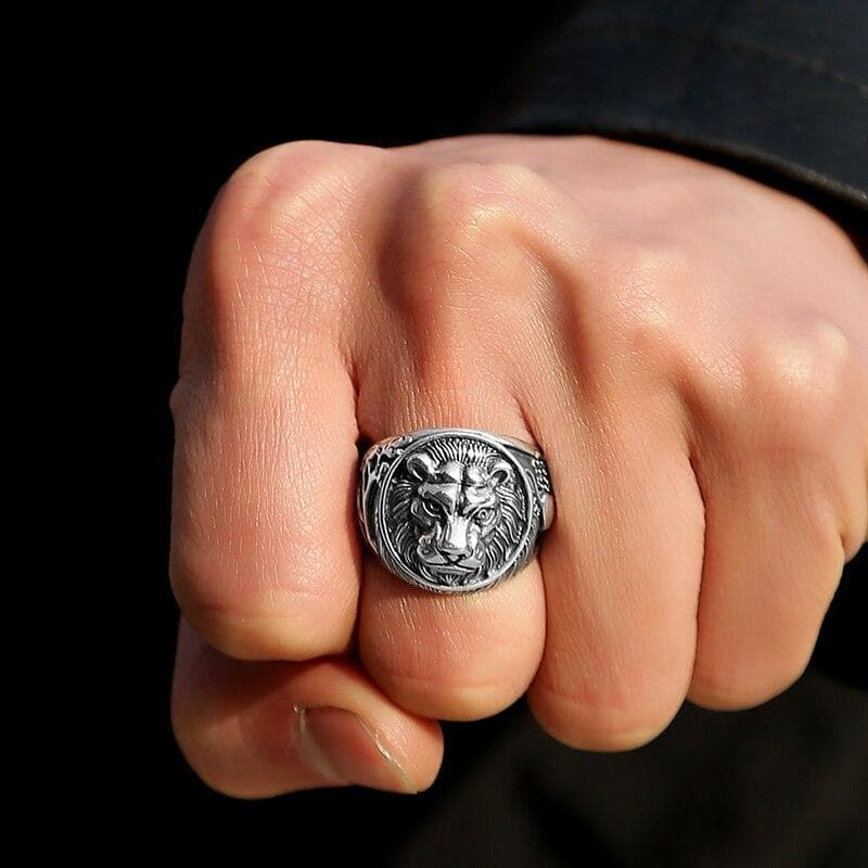 Bague Homme Lion Argent portée