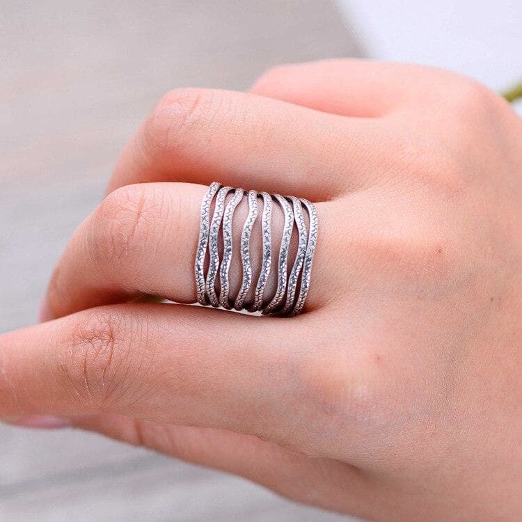 Bague Originale Argent Femme au doigt