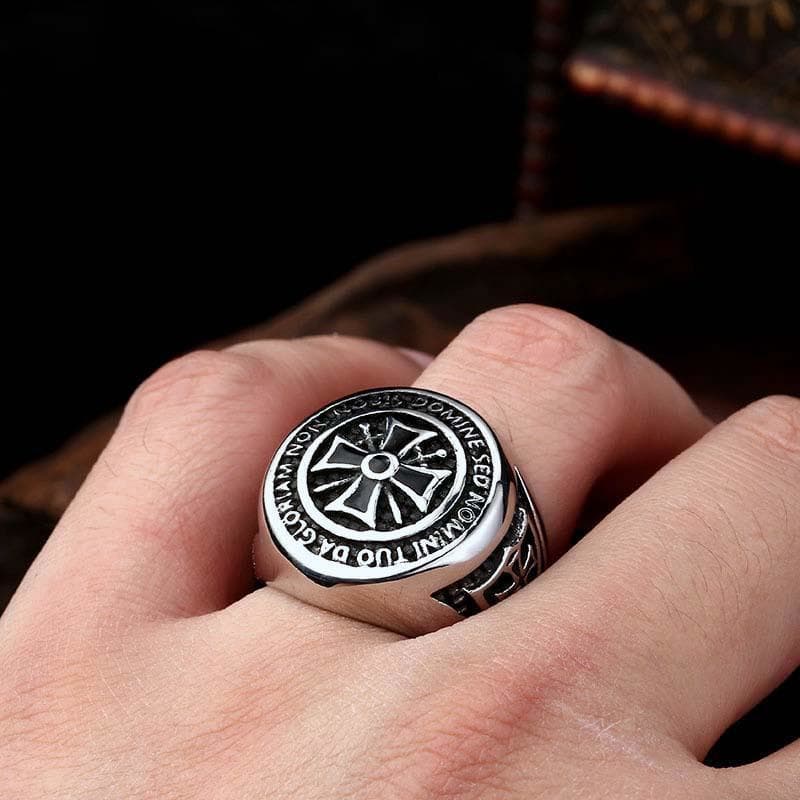 Bague Templier Homme porté | Steampunk Store