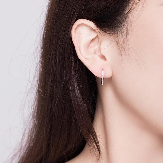 Boucles d Oreilles Femme Argent Triangle sur mannequin