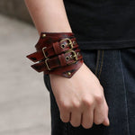 Bracelet Cuir Homme Rock porté | Steampunk Store