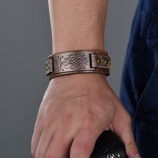 Bracelet De Force Celtique porté | Steampunk Store