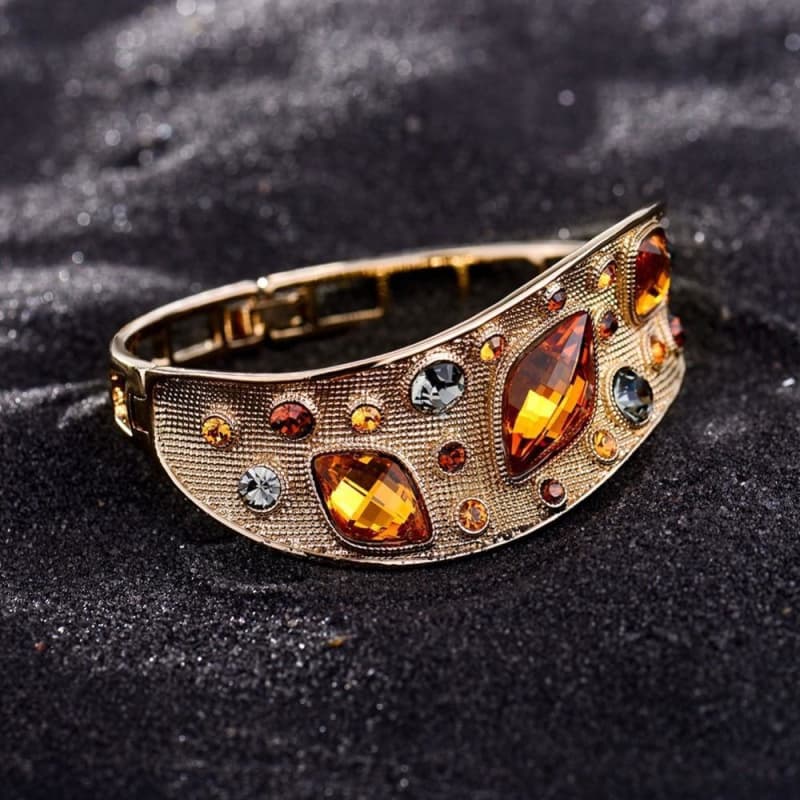 Bracelet Manchette Dorée fond noir | Steampunk Store