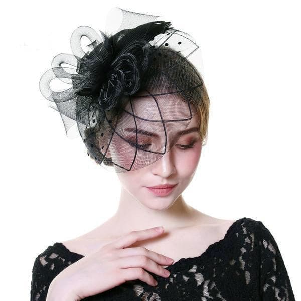 chapeau fascinateur noir sur modèle