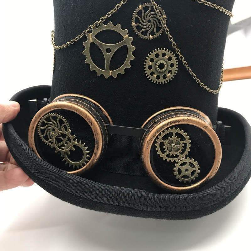 chapeau steampunk homme tenu en main