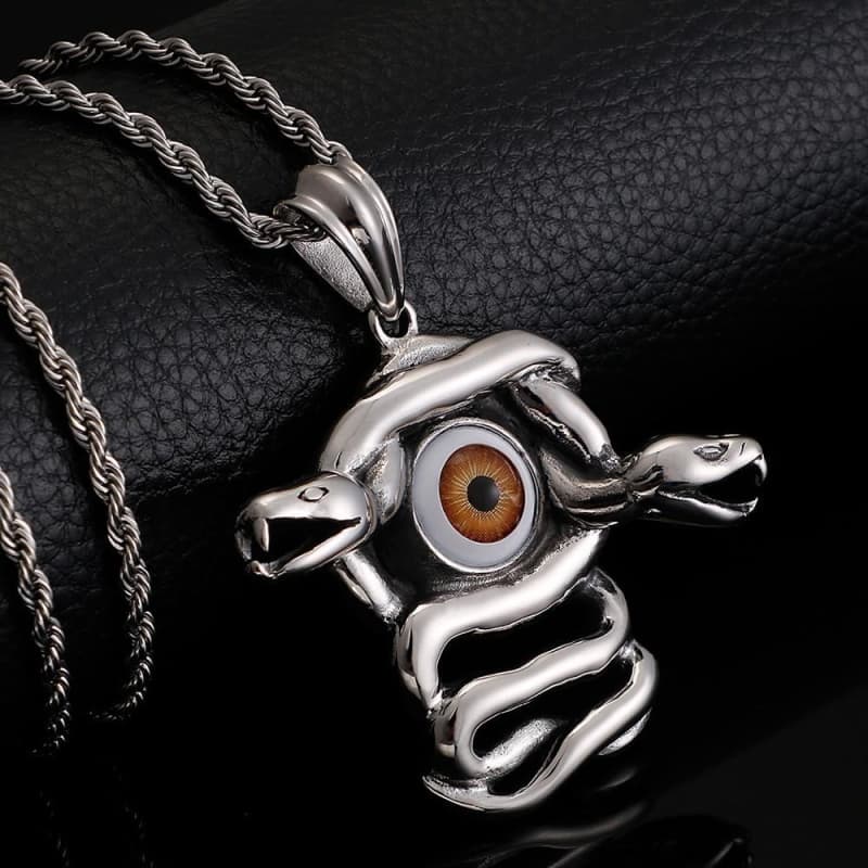 Collier Mauvais Oeil posé | Steampunk Store