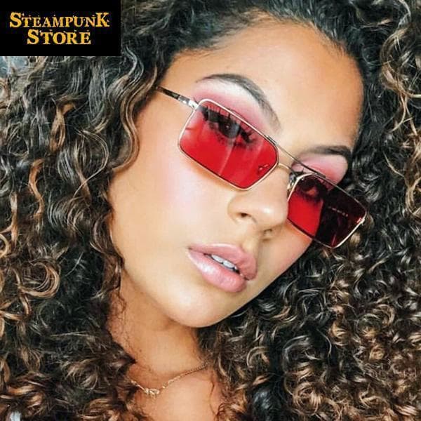 Lunettes de Soleil Rectangulaires Steampunk rouge sur modèle | SteampunkStore