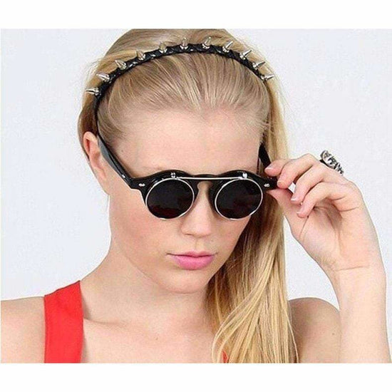 lunettes rondes de soleil vintage noir - Steampunk Store sur un modèle femme