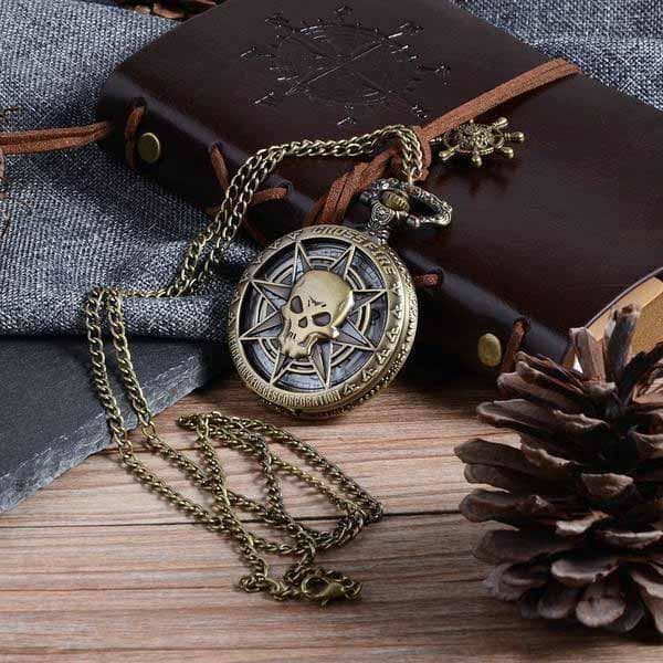 montre gousset pirate posée - Steampunk Store