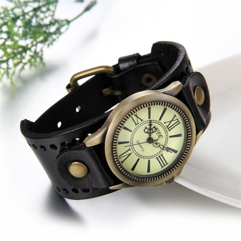 Montre Retro Femme noire posée | Steampunk Store