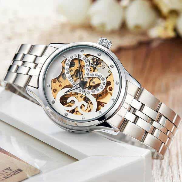 Montre Squelette Femme Acier Inoxydable blanche posée Steampunk-Store