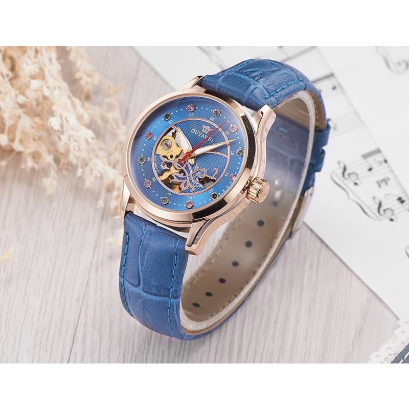 Montre squelette femme bleue posée-steampunk store