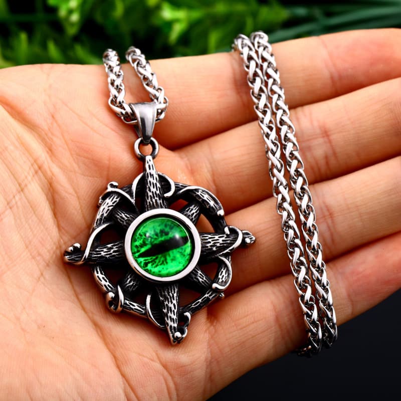 Pendentif Mauvais Oeil en main | Steampunk Store