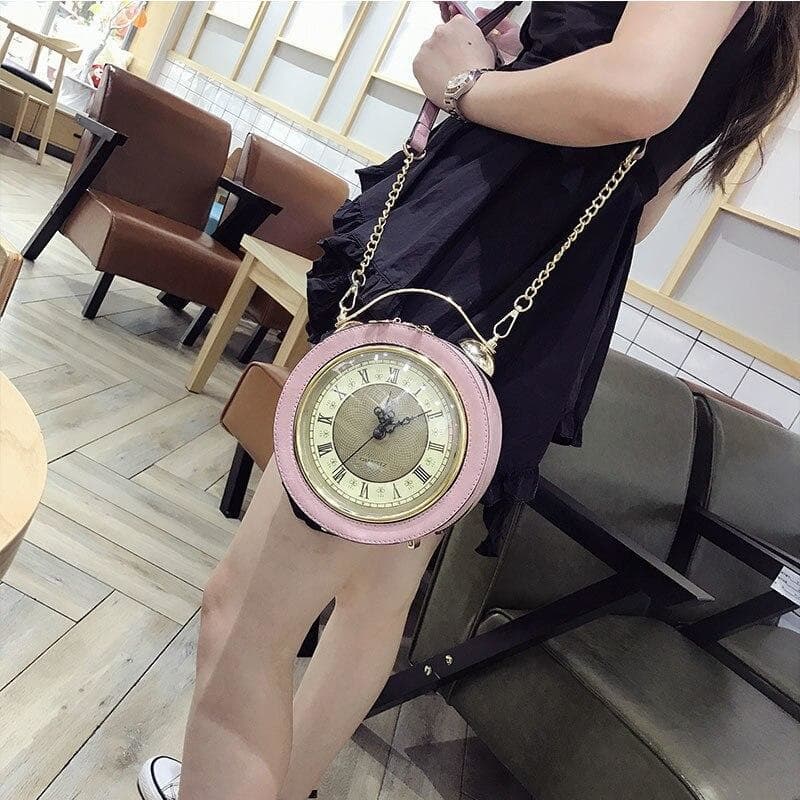 Sac Horloge Steampunk porté par une femme | Steampunk Store